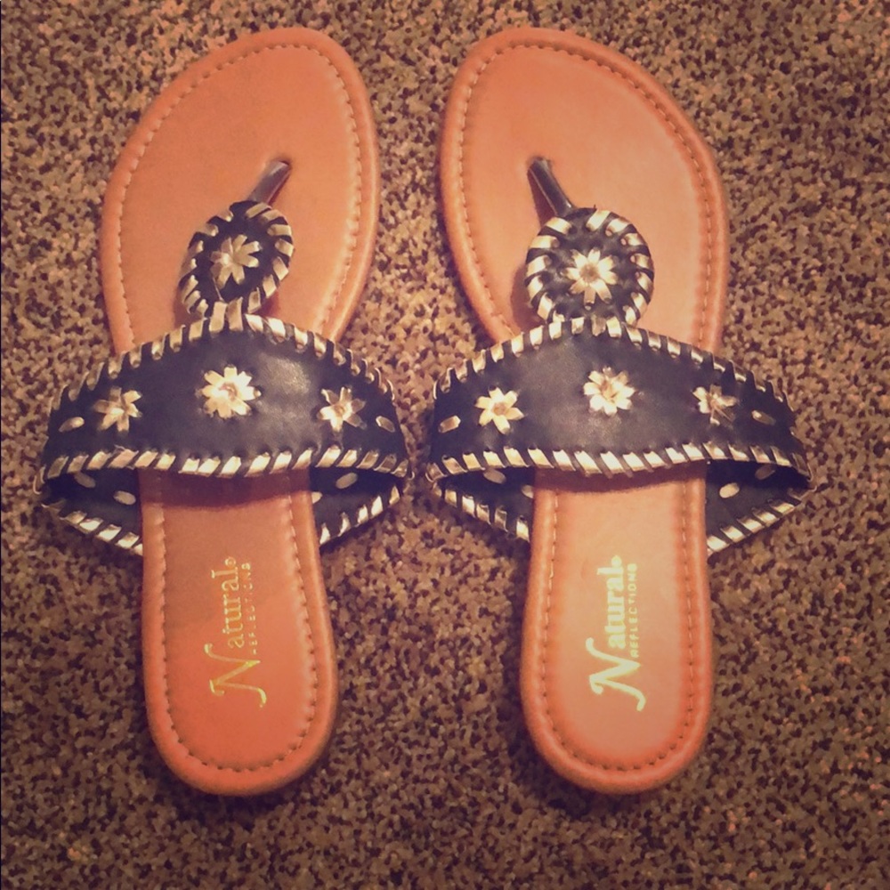 Natural reflection sandals